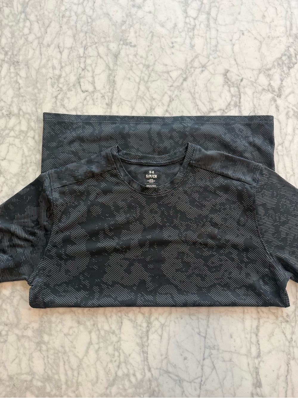 Under Armour Men’s Black Heathered Performance Tee